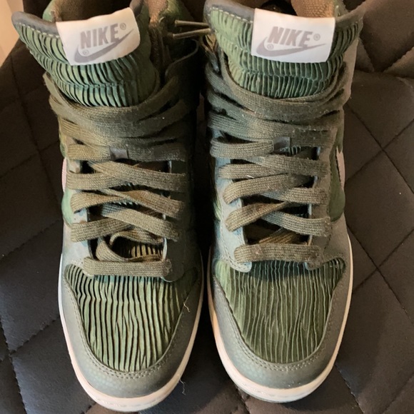 NIKE WOMENS DUNKS SKI HI. HIDDEN HEEL. - Picture 4 of 8